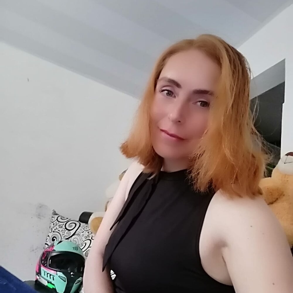 Ava_Raye