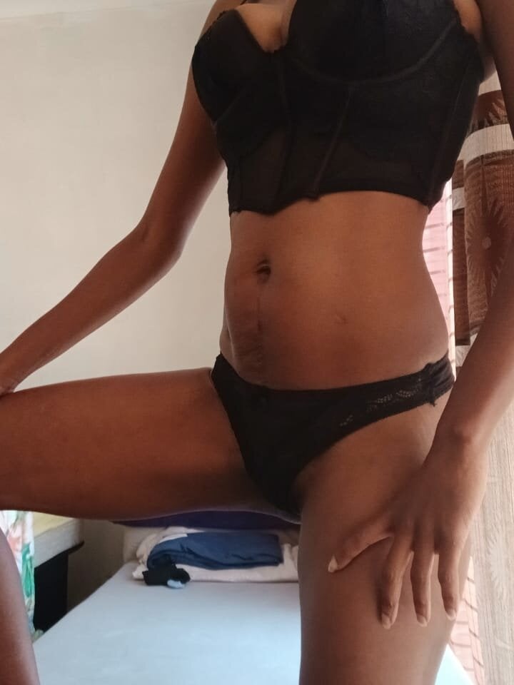 NAUGHTY_Ebony69x