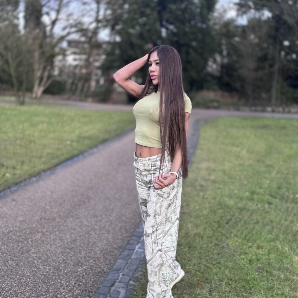 alehia_horsecock